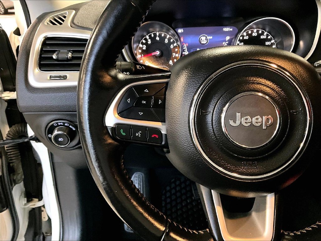 Used 2018 White Jeep Latitude image 24