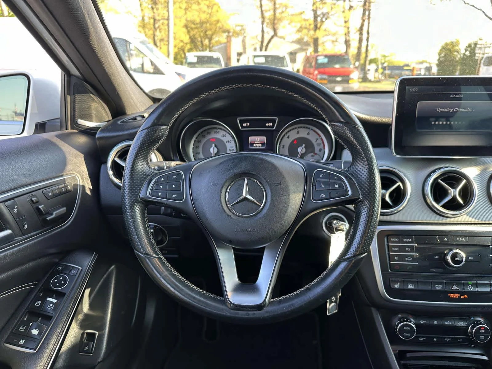 Used 2016 Cirrus White Mercedes-Benz GLA 250 image 21