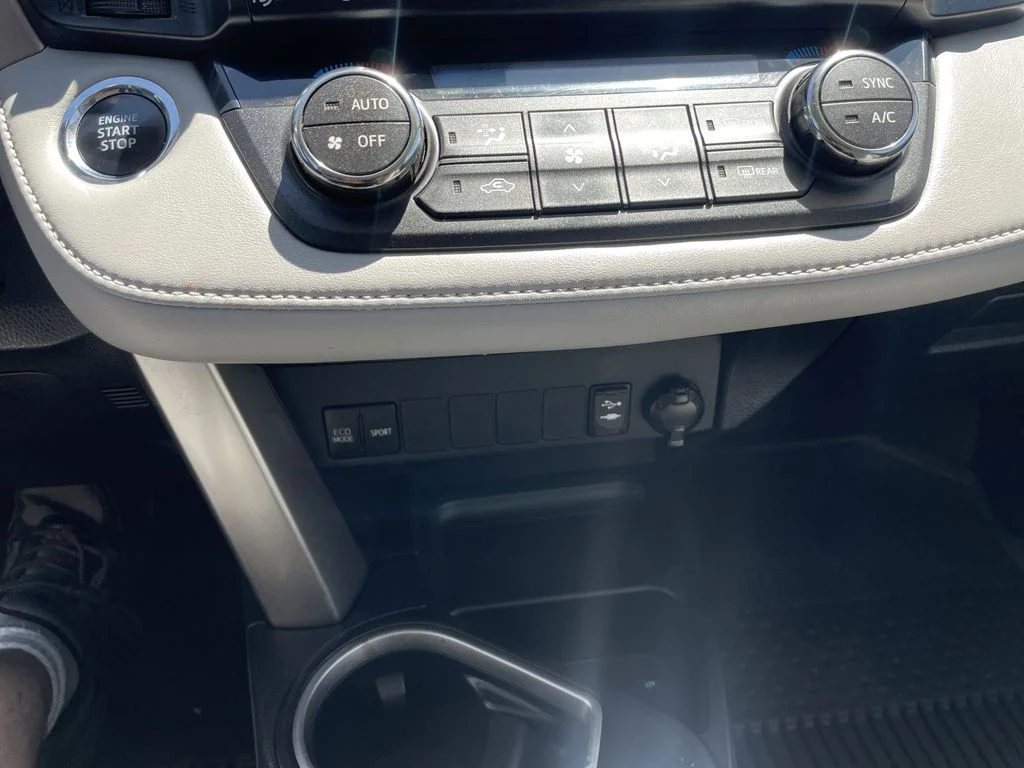 Used 2017 Super White Toyota XLE image 22