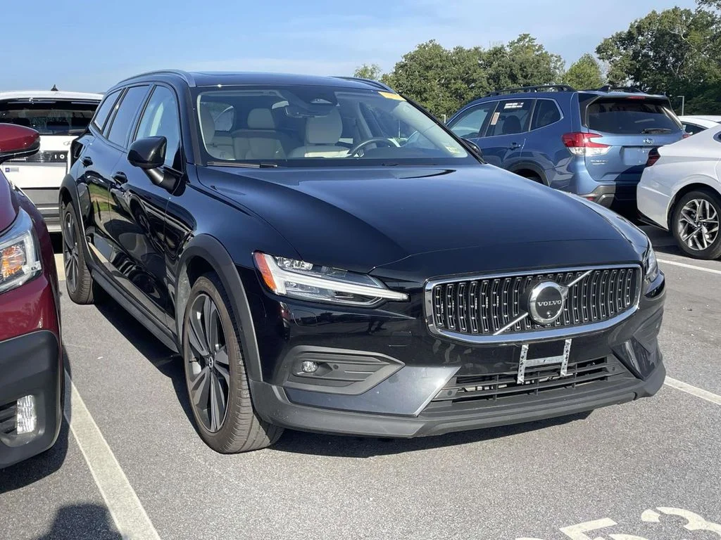 2024 Volvo V60 Cross Country Plus - Photo 1