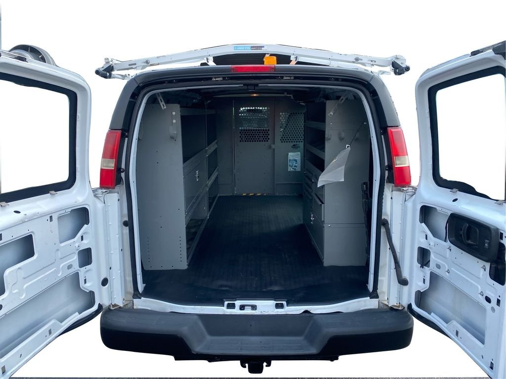 Used 2007 White Chevrolet Work Van image 6