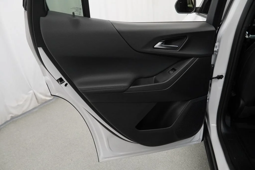 New 2027 Summit White Chevrolet LT image 24