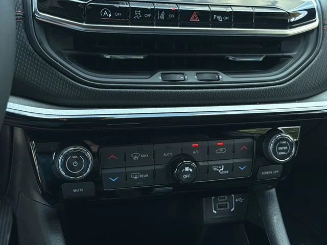 Used 2025 White Jeep Trailhawk image 27