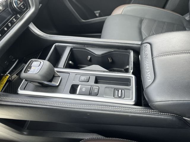 Used 2025 Gray Nissan Platinum image 21