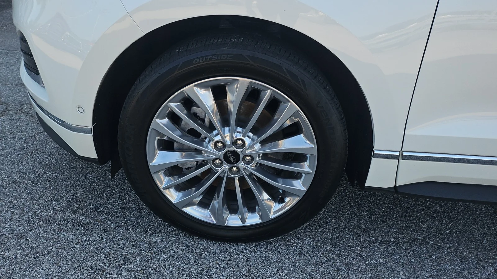 Used 2024 White Ford 2024 FORD EDGE TITANIUM 4DR SUV 112.2 WB AWD image 9