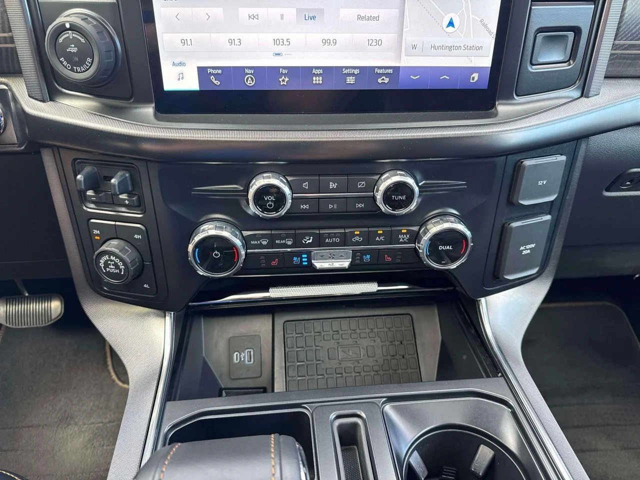 Used 2023 Star White Metallic Tri-Coat Ford Platinum image 31