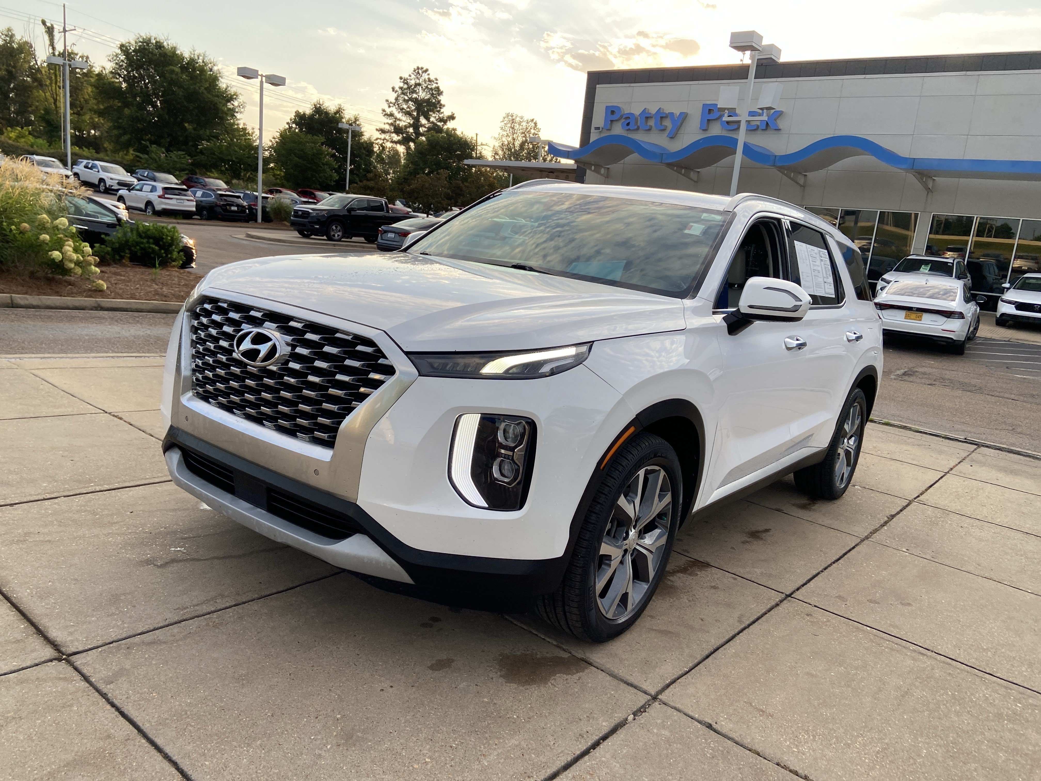 Used 2020 Hyper White Hyundai SEL image 4