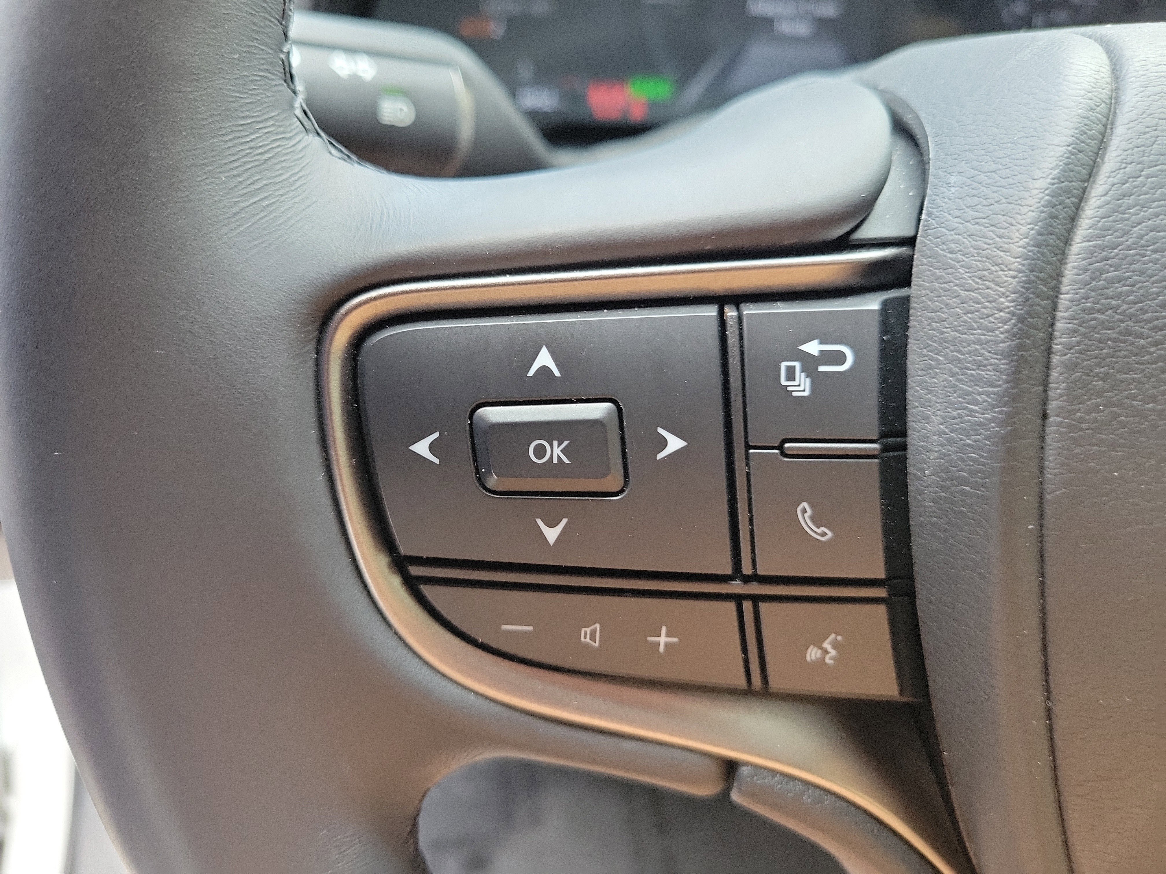 Certified Used 2025 White Pearl Lexus UX 300h Premium image 28