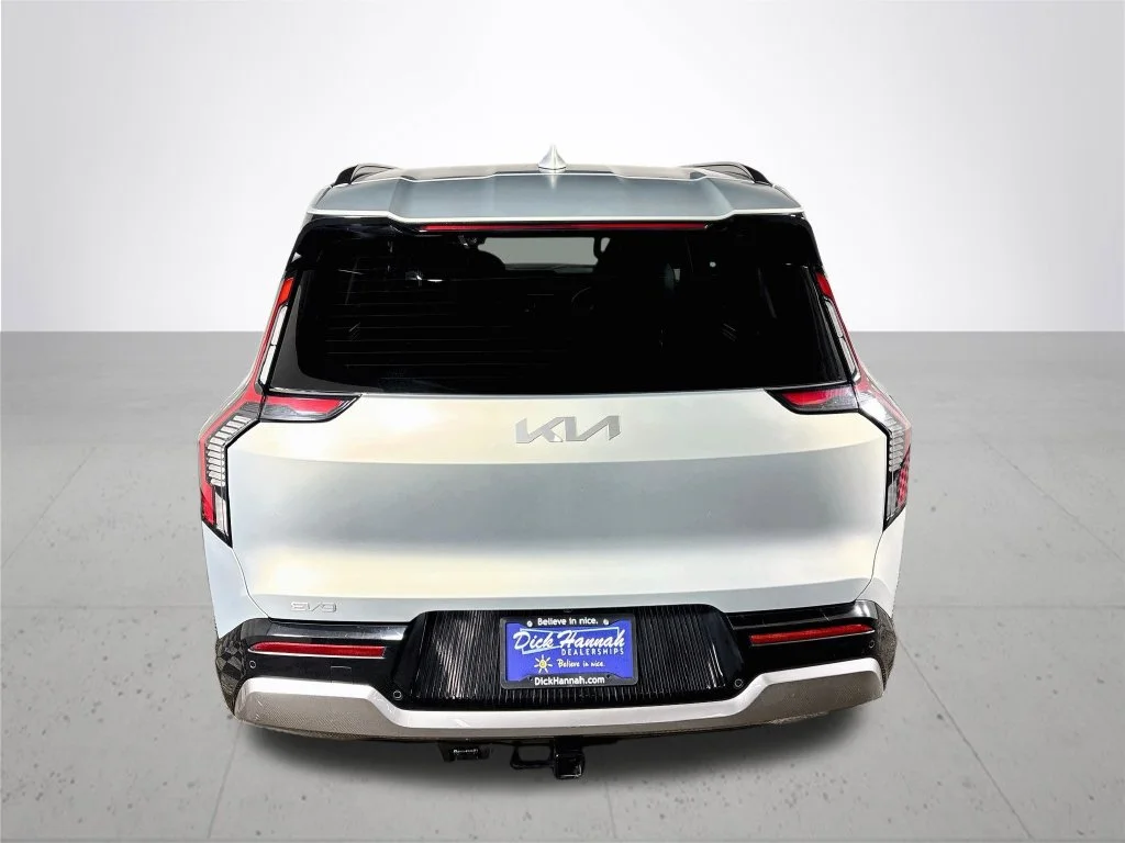 Used 2024 Ivory Kia Land image 7