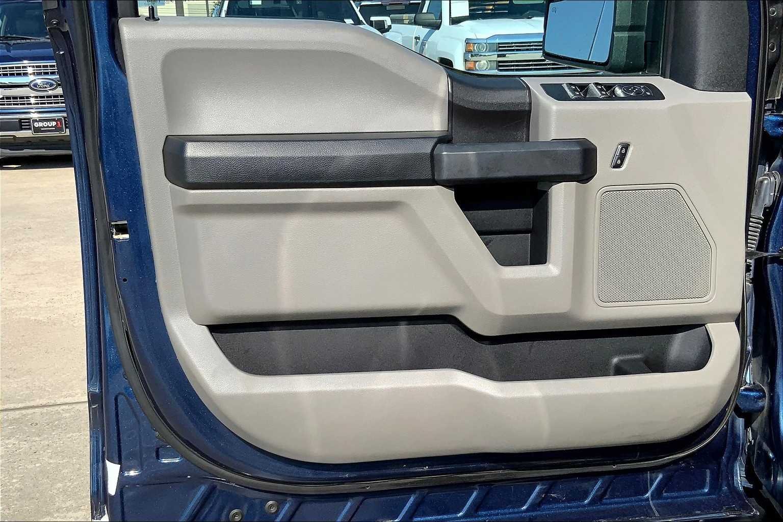 Used 2018 Blue Jeans Metallic Ford XL image 39
