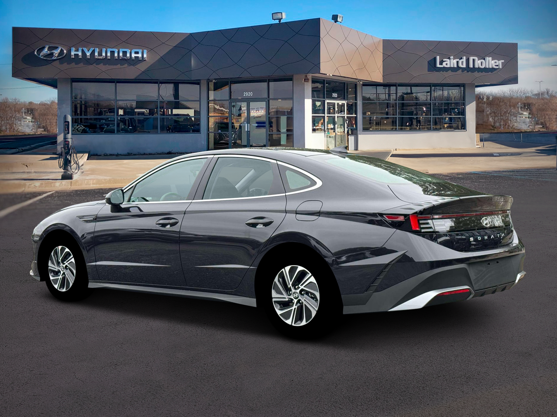 View vehicle photo 4