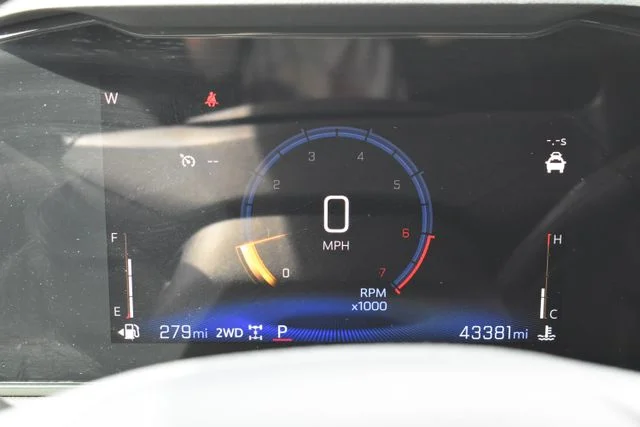 Used 2025 Gray Chevrolet LT image 22
