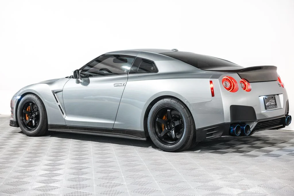 Used 2015 Silver Nissan Black Edition image 16