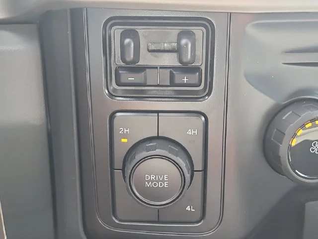 New 2027 Oxford White Ford XL 4WD CREW CAB image 25