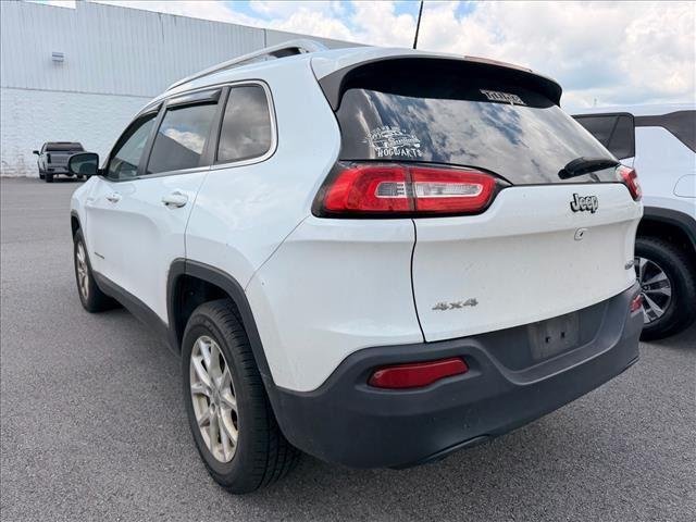 Used 2018 Bright White Clearcoat Jeep Latitude image 6