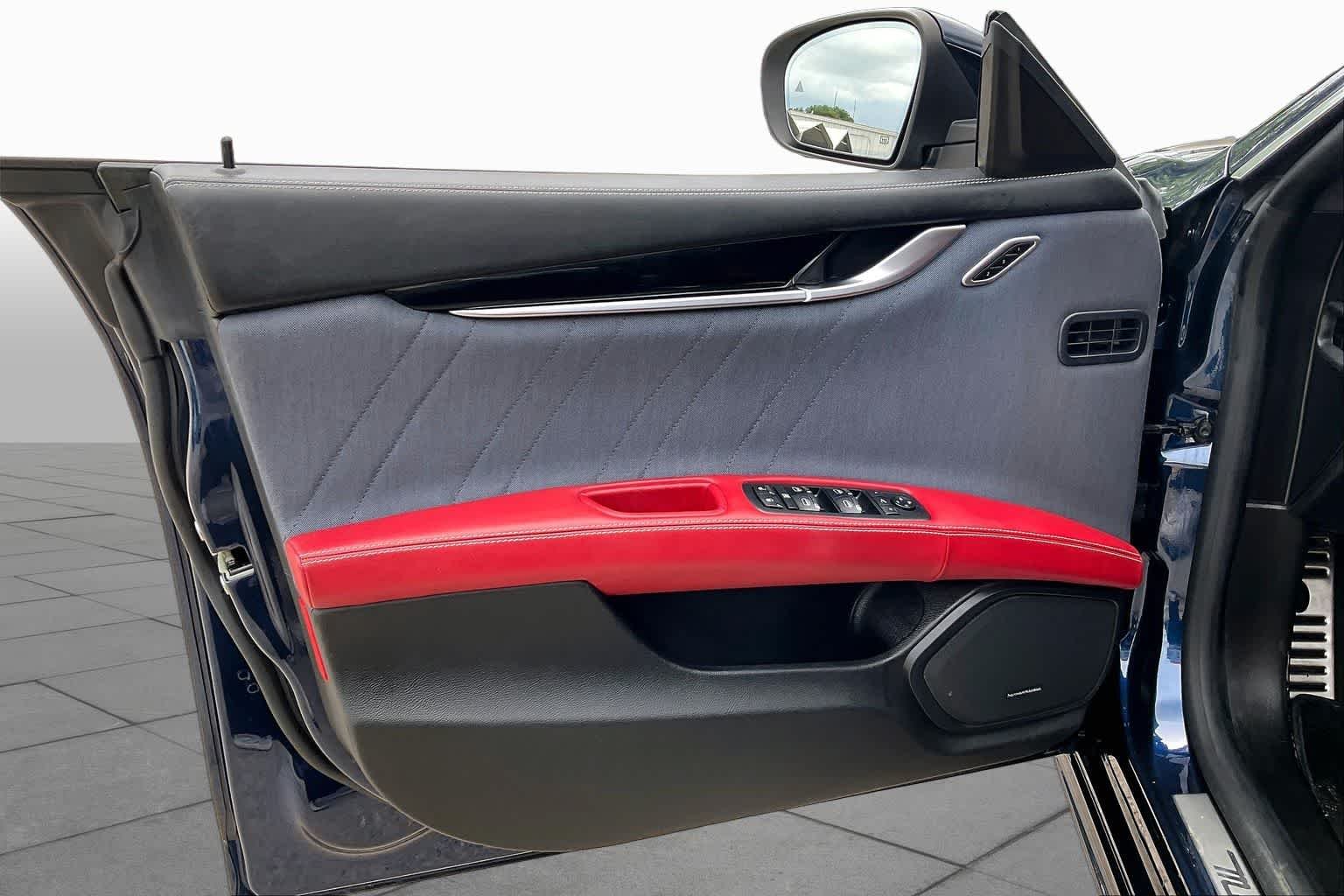 Used 2019 Rosso Folgore Mica Maserati GranLusso image 22