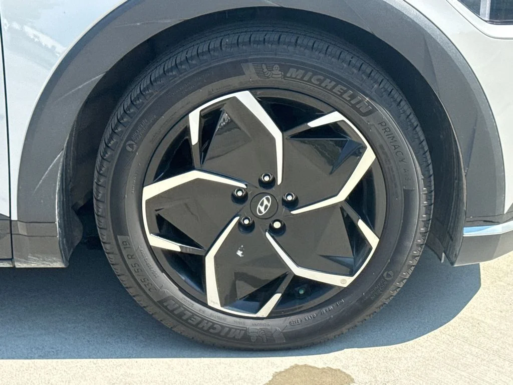 Used 2023 Cyber Gray Hyundai SEL image 11
