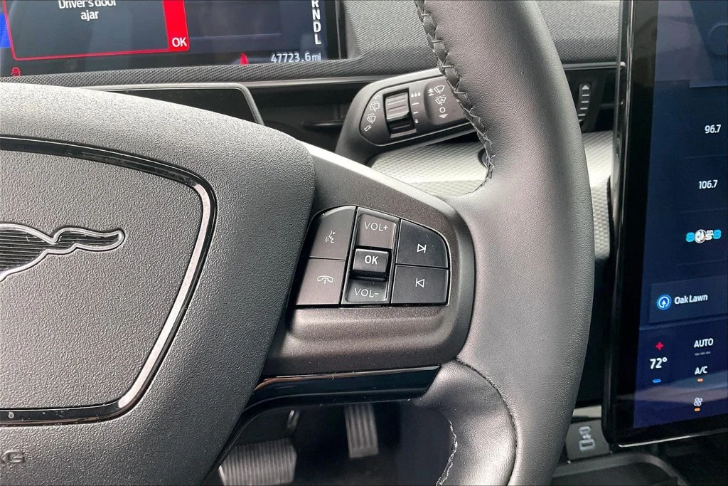 Used 2023 White Ford Select image 18