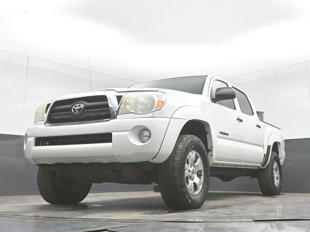 Used 2008 White Toyota Base image 37