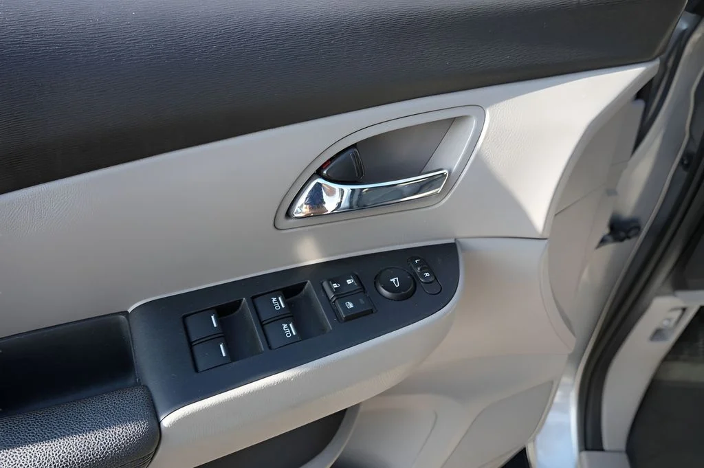 Used 2016 Silver Honda EX-L image 18