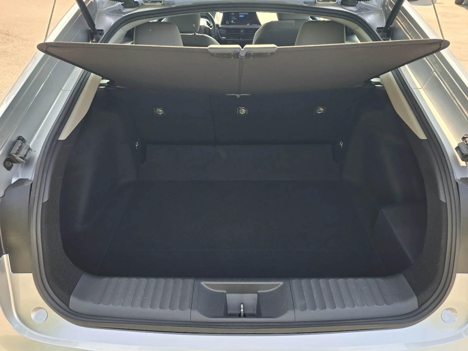 2025 Toyota Prius LE - Photo 26