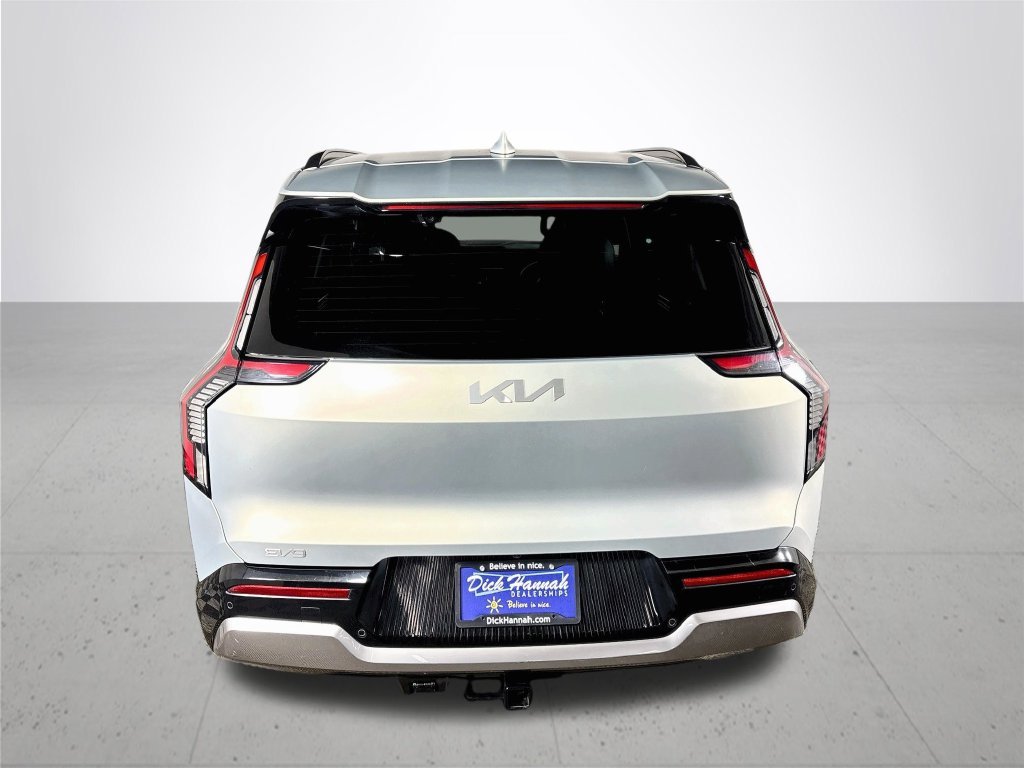 Used 2024 White Kia Land image 7