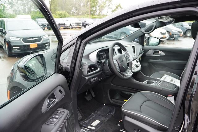 2026 Chrysler Pacifica Limited - Photo 10