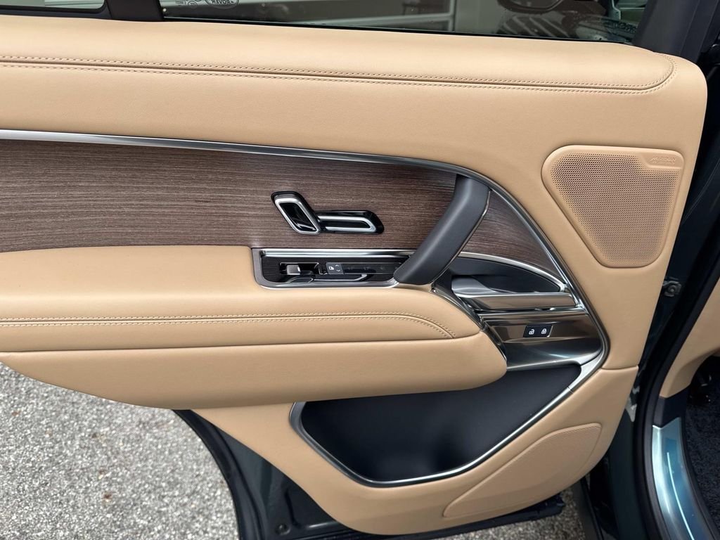 2025 Land Rover Range Rover SE - Photo 12