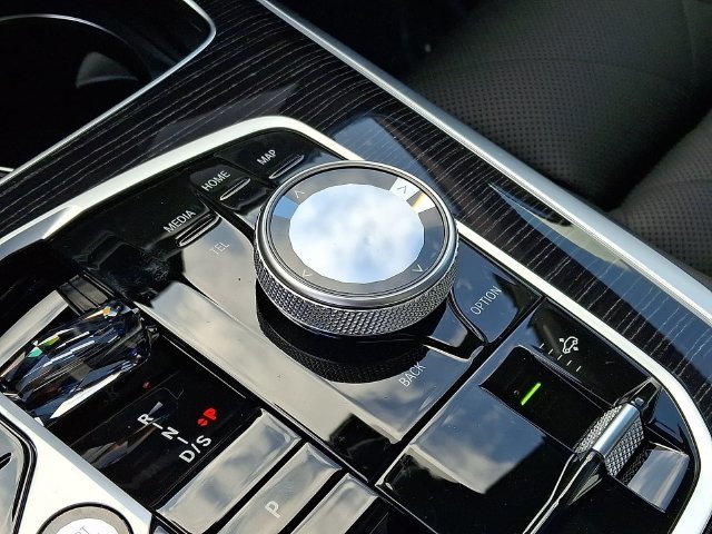 New 2027 Mineral White Metallic BMW xDrive40i image 14