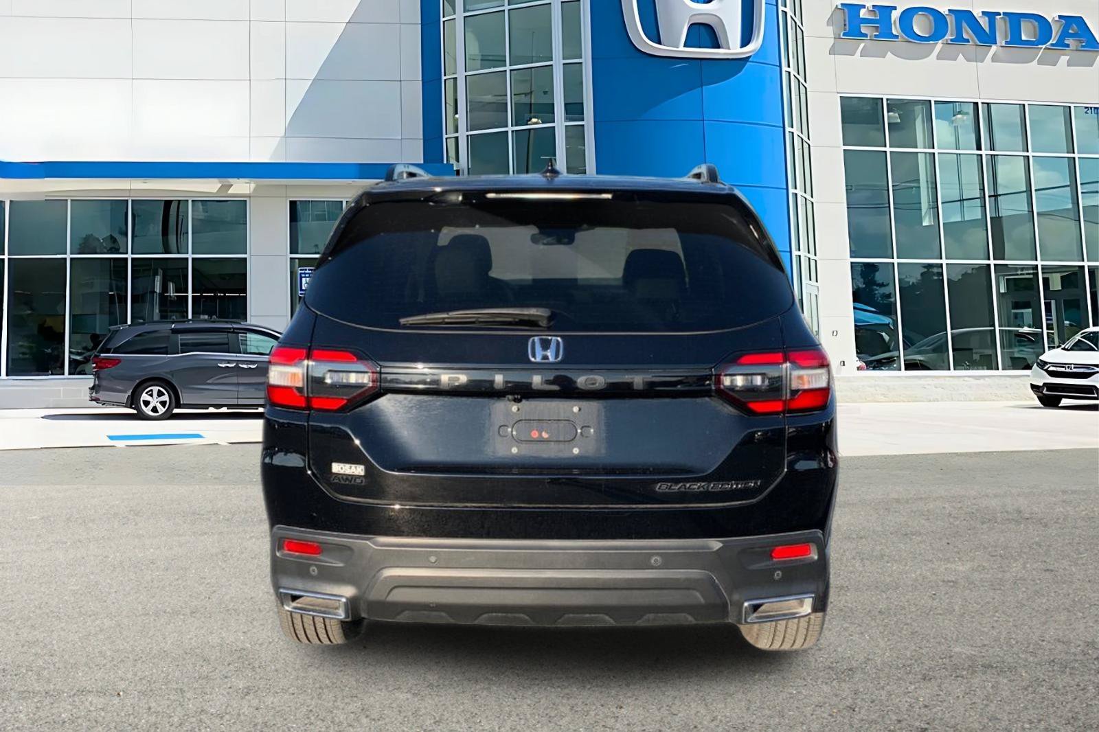 Certified Used 2025 Black Honda Black Edition image 4