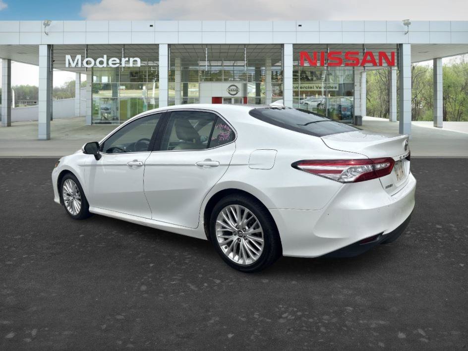 Used 2018 Wind Chill Pearl Toyota XLE image 3