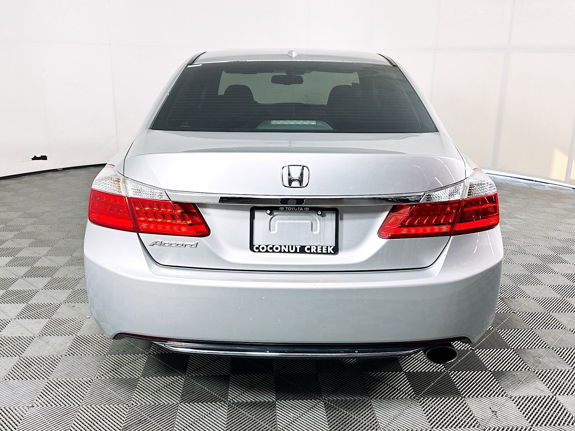 Used 2014 Silver Honda EX-L image 4