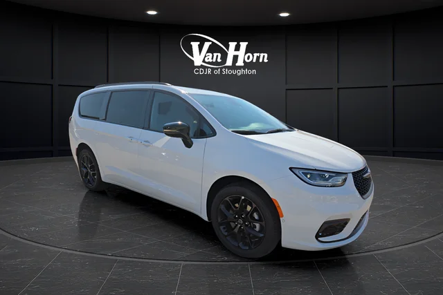 2026 Chrysler Pacifica Limited AWD's photo
