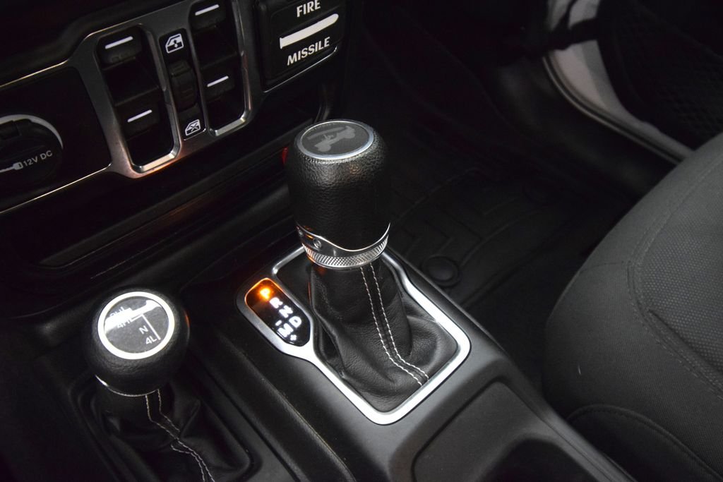 Used 2023 White Jeep Sahara image 18