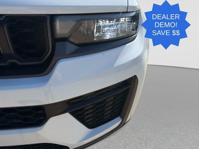 New 2026 Bright White Clear-Coat Exterior Paint Jeep Altitude image 10