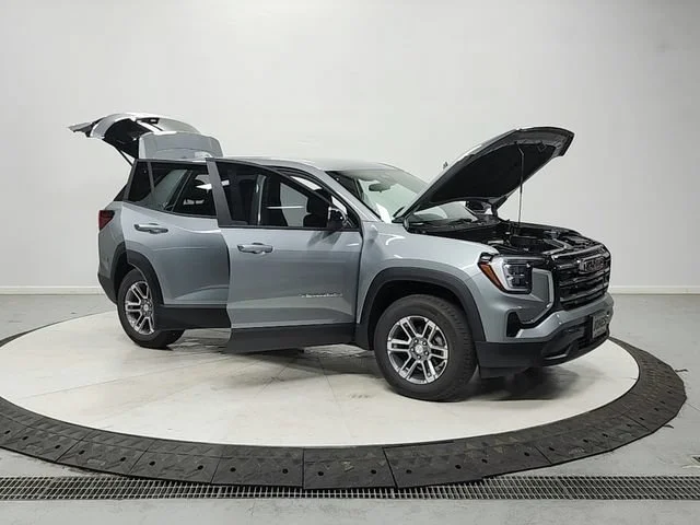 New 2026 Sterling Metallic GMC Elevation image 9