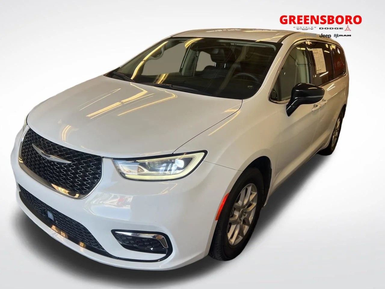2024 Chrysler Pacifica Touring L's photo