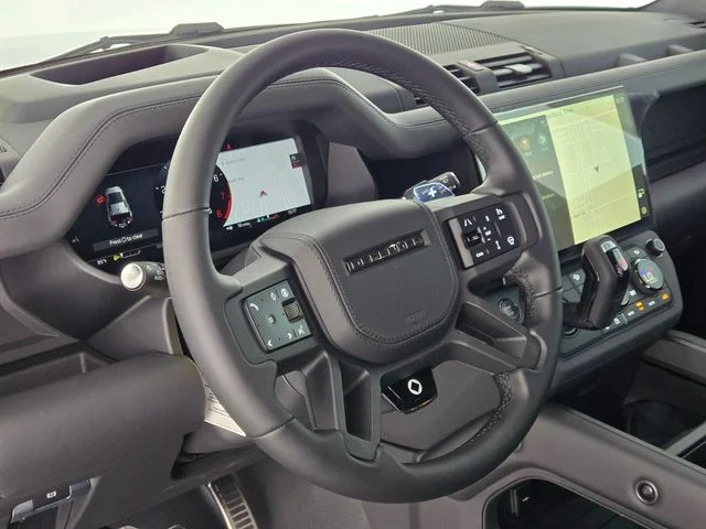 New 2026 Narvik Black Land Rover OCTA image 21