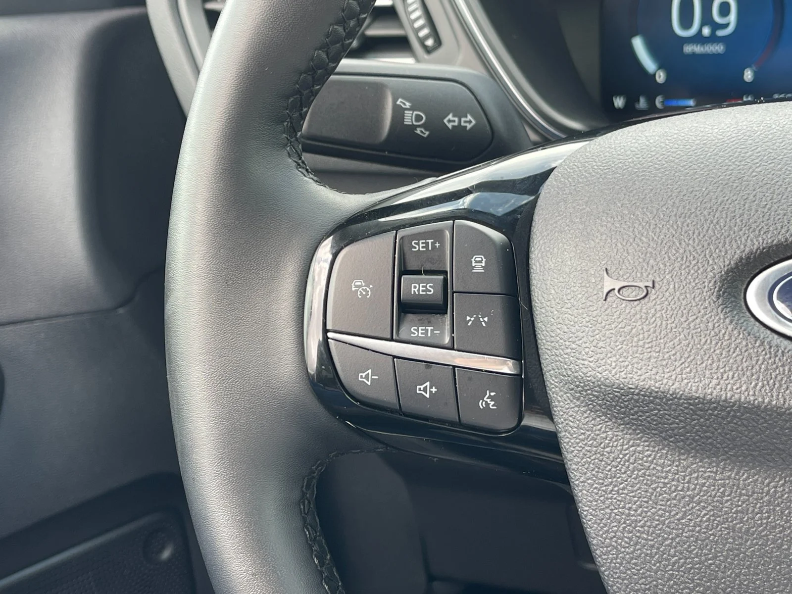 Used 2024  Ford Platinum image 27