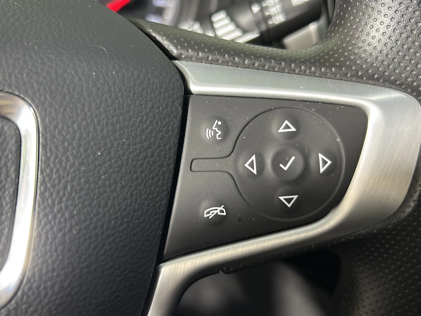 Used 2023 Sterling Metallic GMC SLE image 7