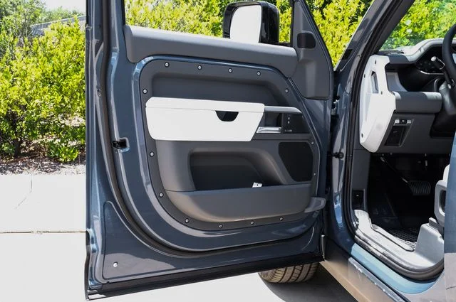 New 2026 Tasman Blue Land Rover X-Dynamic SE image 52