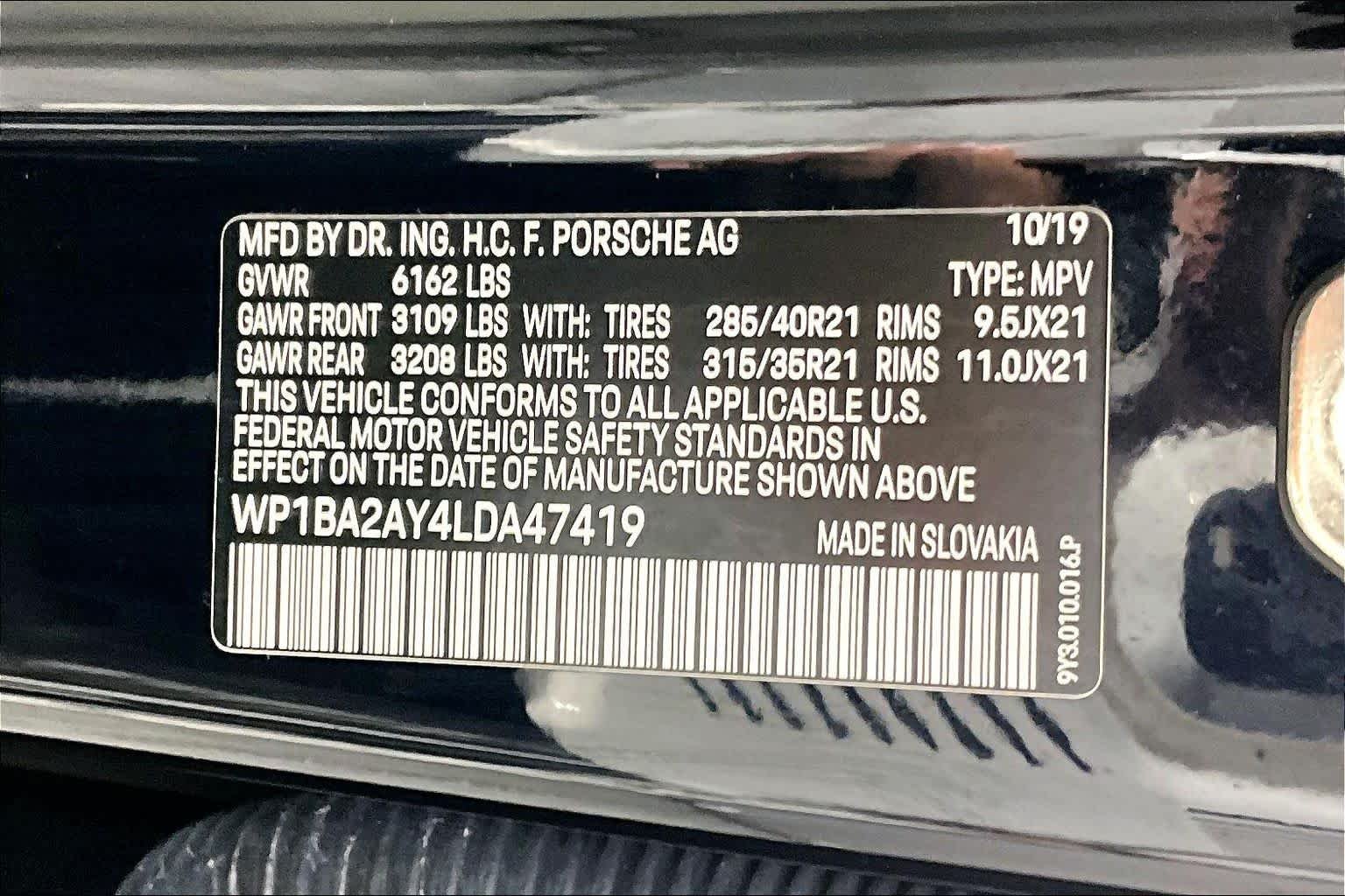 Used 2020 Moonlight Blue Metallic Porsche  image 32