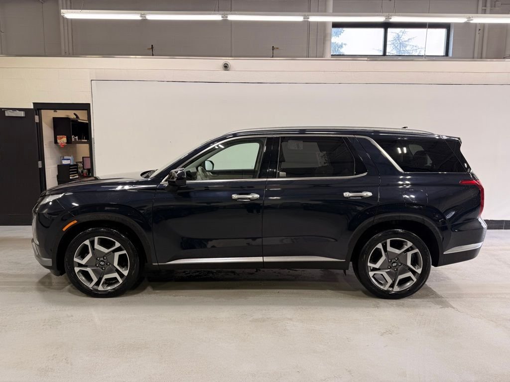 Used 2023 Hyundai Palisade Limited with VIN KM8R5DGE5PU568485 for sale in Golden Valley, Minnesota