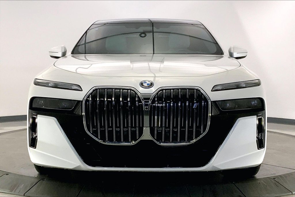 Certified Used 2023 Mineral White Metallic BMW  image 2