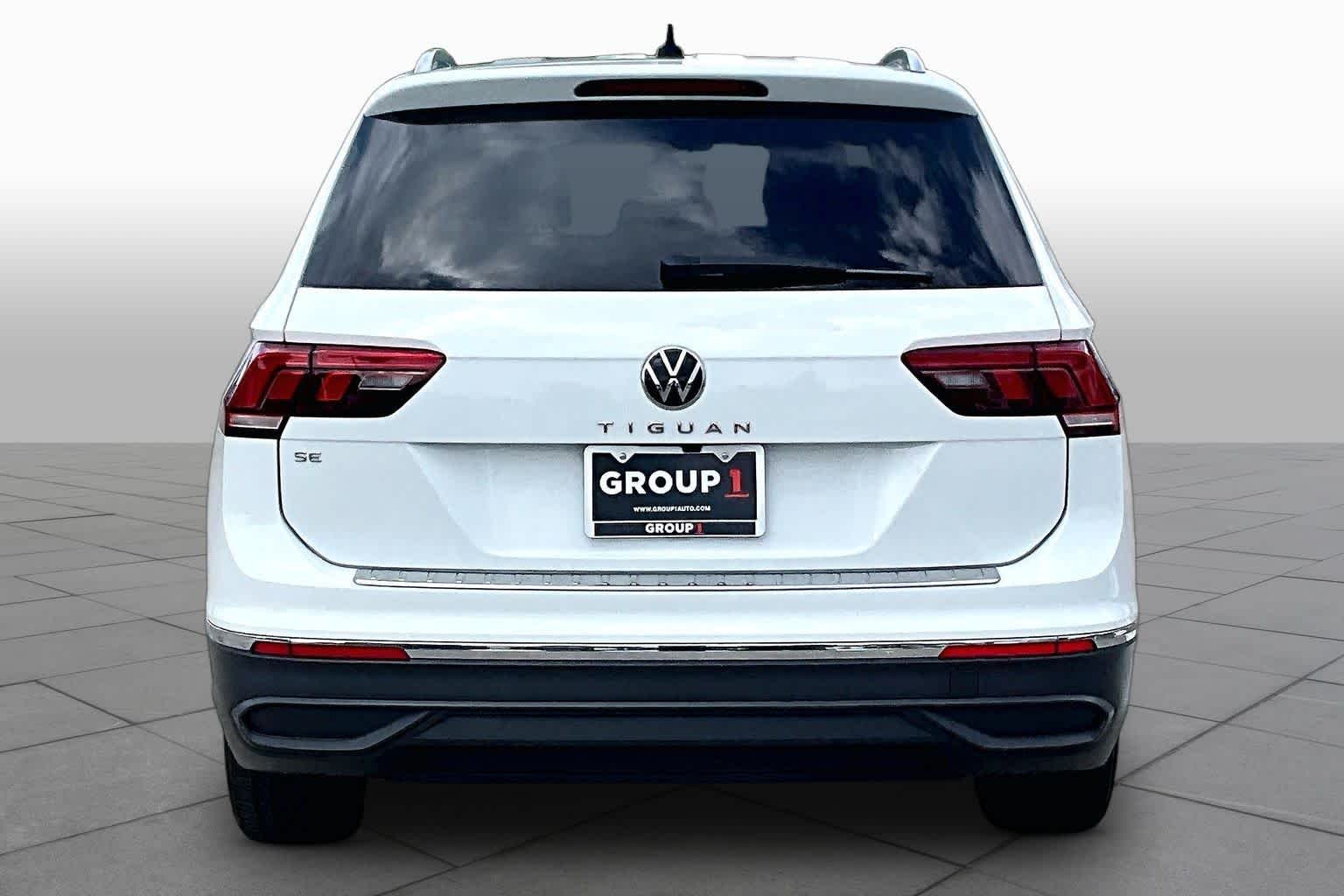 Used 2024 Pure White Volkswagen SE image 5