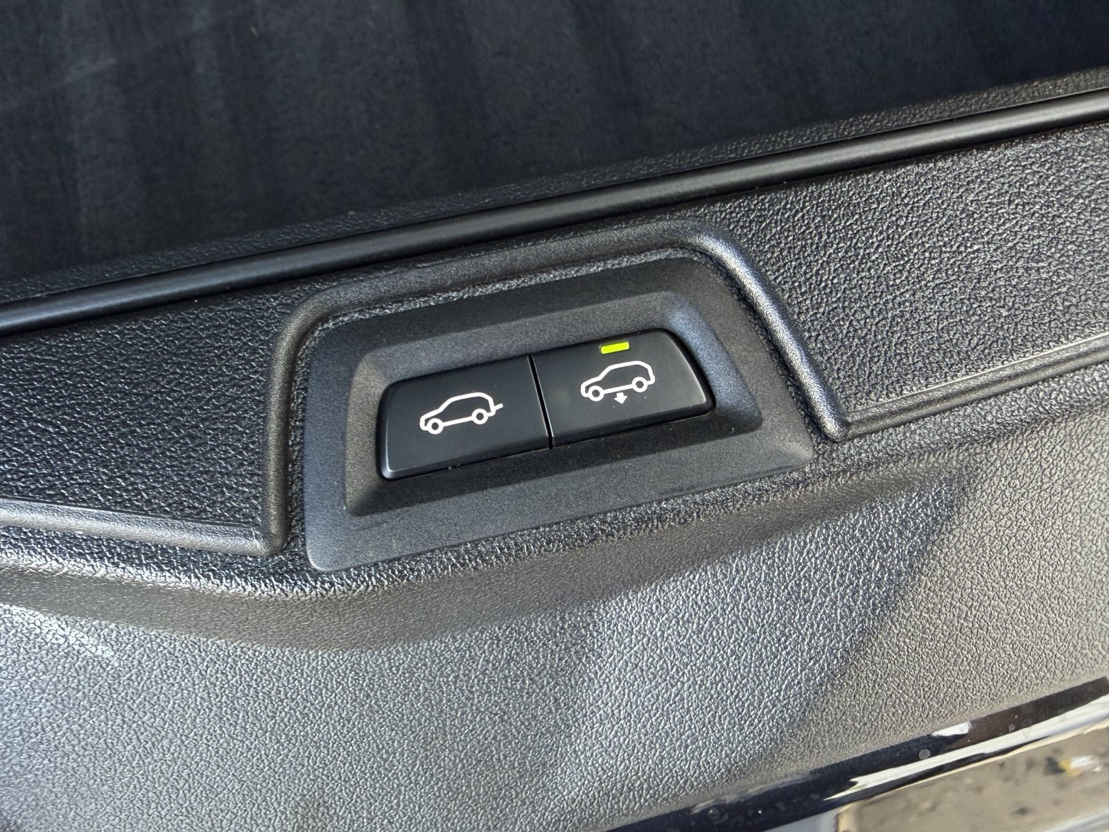 Used 2022 Black BMW M50i image 34