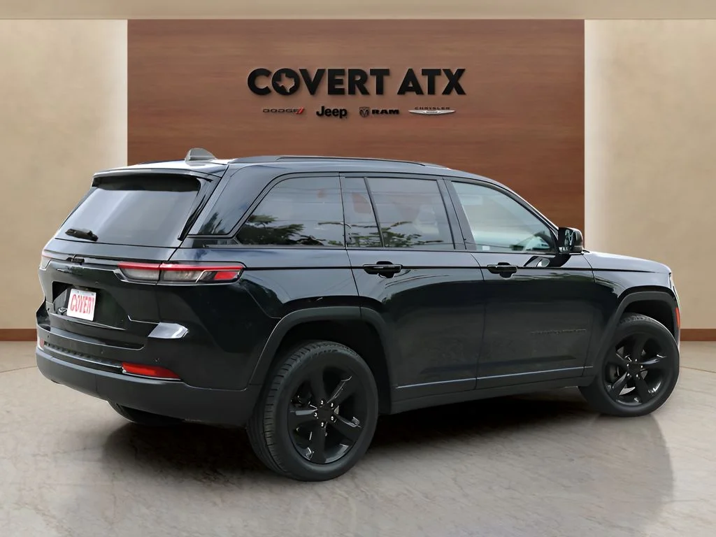 Used 2023 Black Jeep Altitude X image 5