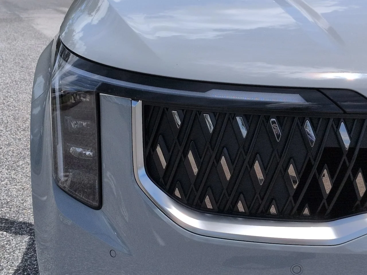 New 2027 Ceramic Silver Kia LXS image 11
