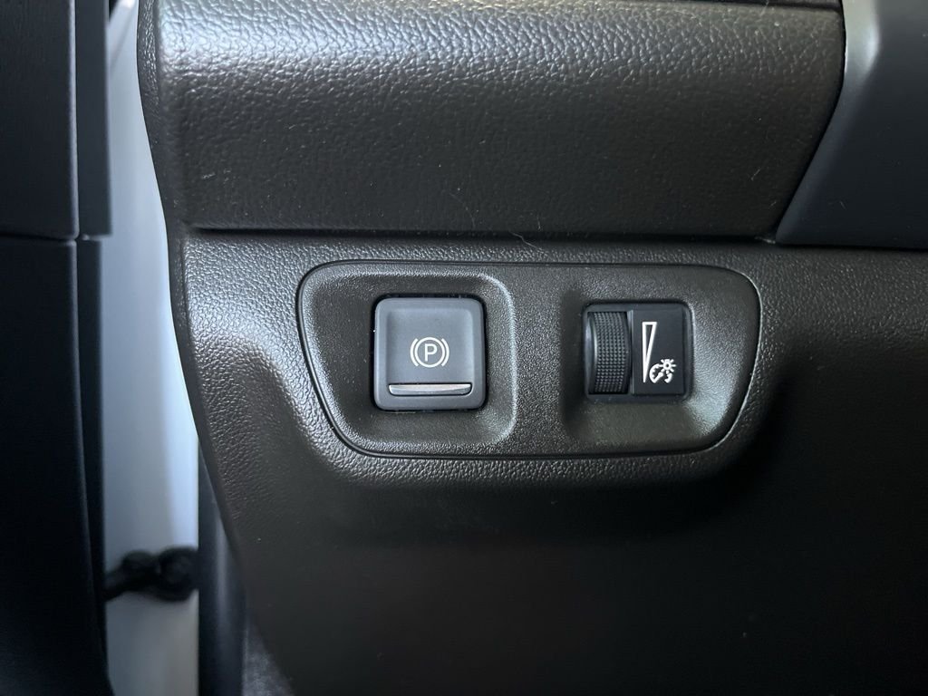 Used 2023 White GMC SLE image 13