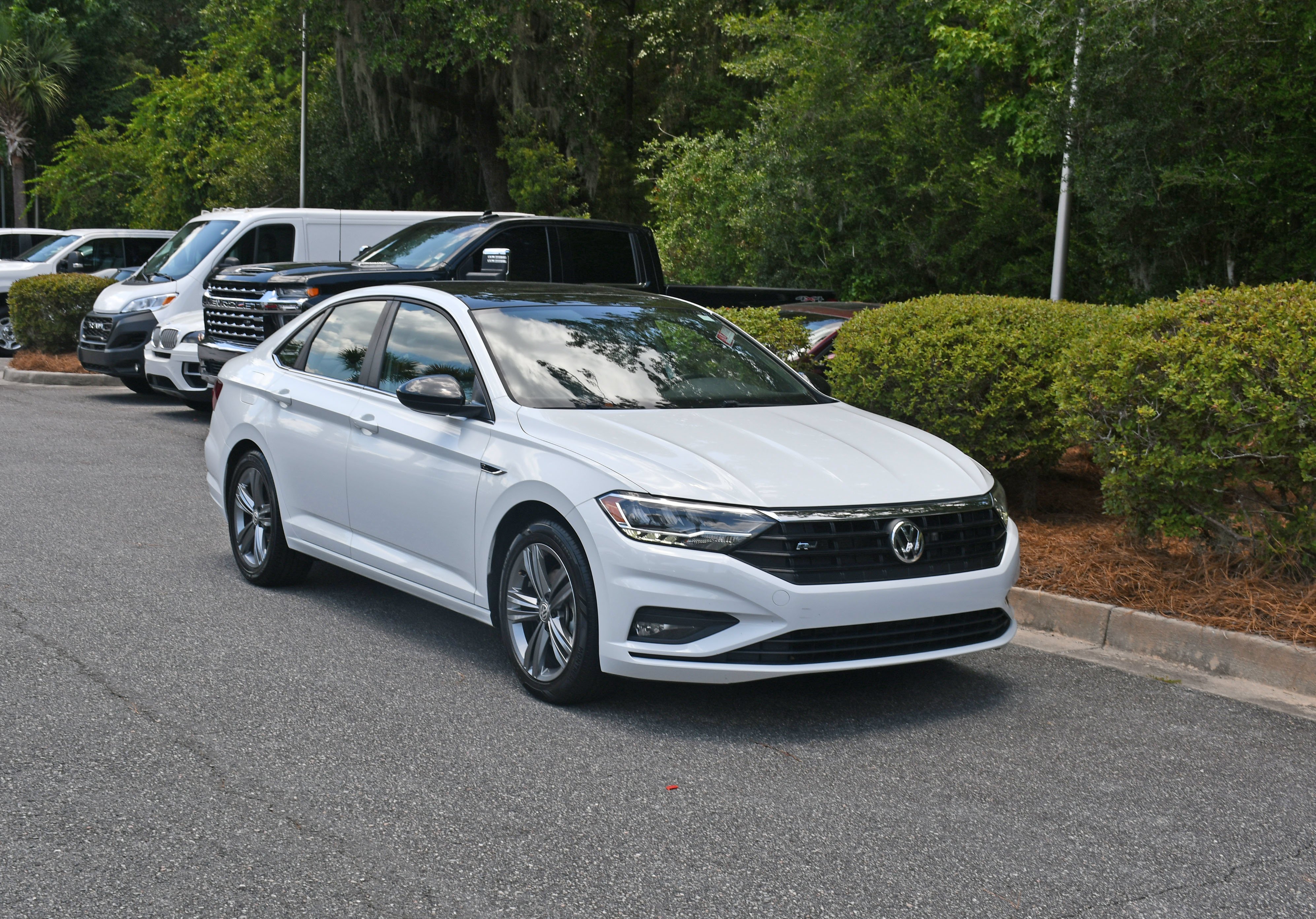 Used 2021  Volkswagen R-Line image 6